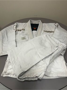 Albino and Preto Men’s White Jiu-Jitsu Gi A0